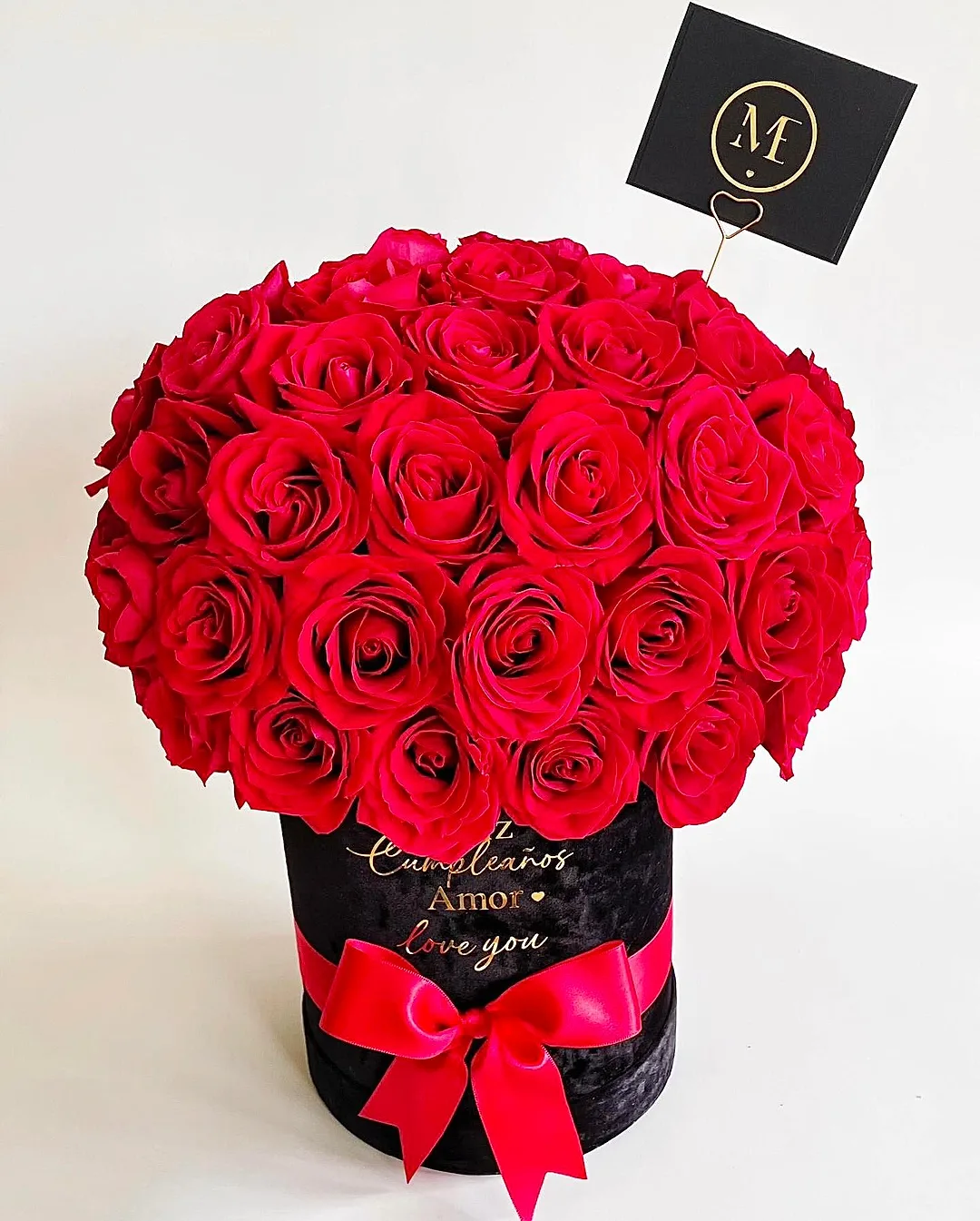 Cúpula de 60 rosas + globos de helio