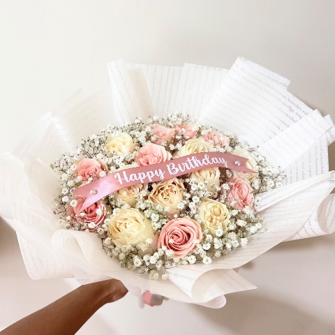 Ramo de 15 rosas + cinta personalizada