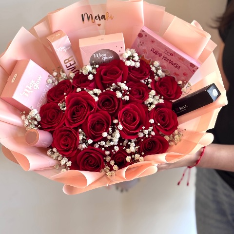 Ramo de 25 rosas + maquillaje