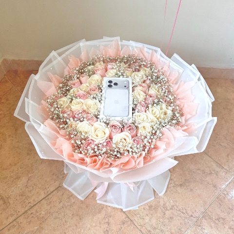Ramo de 40 rosas para teléfono + globos de helio