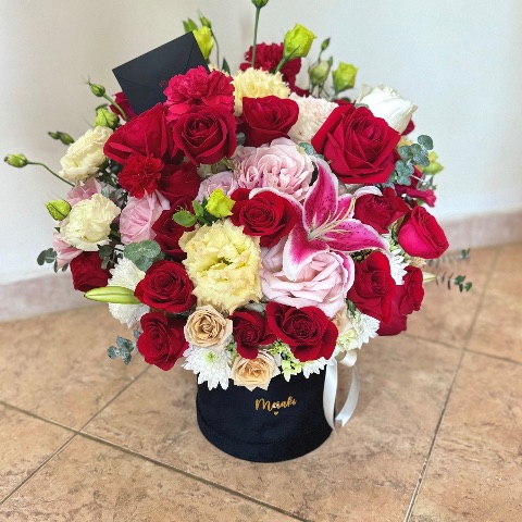 Arreglo de rosas y flores mixtas Premium