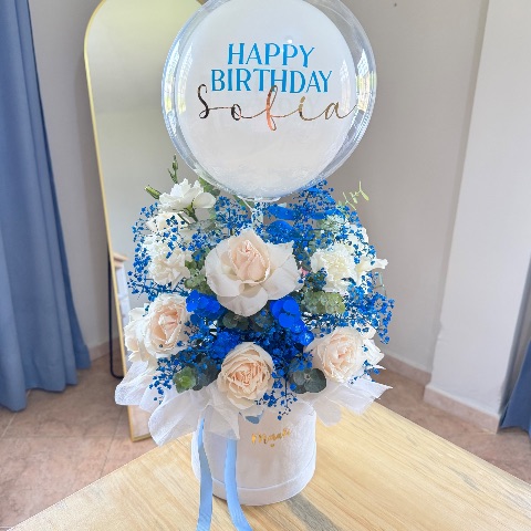 Arreglo de rosas y gipso + globo burbuja personalizado