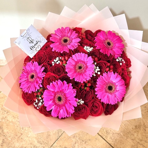 Ramo de 50 rosas + gerberas