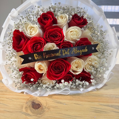 Ramo de 25 rosas personalizado