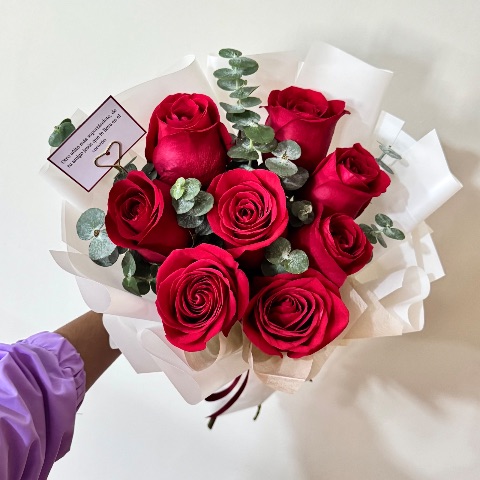 Ramo de 8 rosas + eucalipto