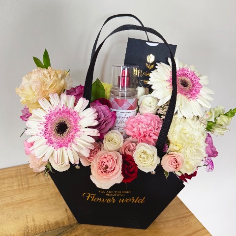 Cesta floral + splash bath and body works