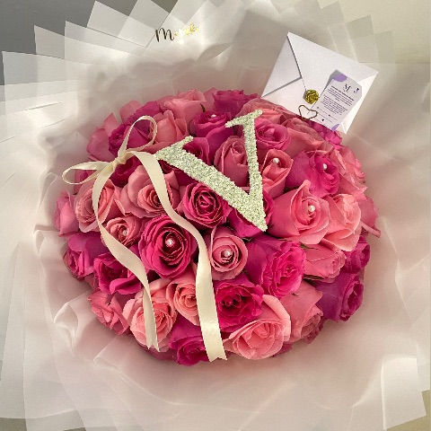 Ramo de 50 rosas + letra en gipso