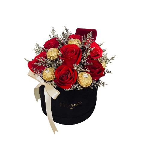 Arreglo de rosas pequeño + ferreros
