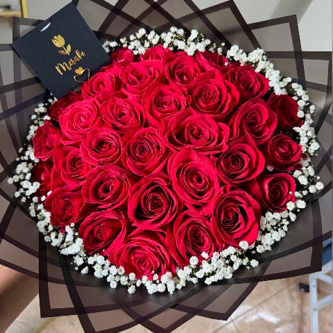 Ramo de 35 rosas + gipso en el borde